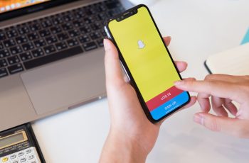 Hack Someones Snapchat using Spy Apps